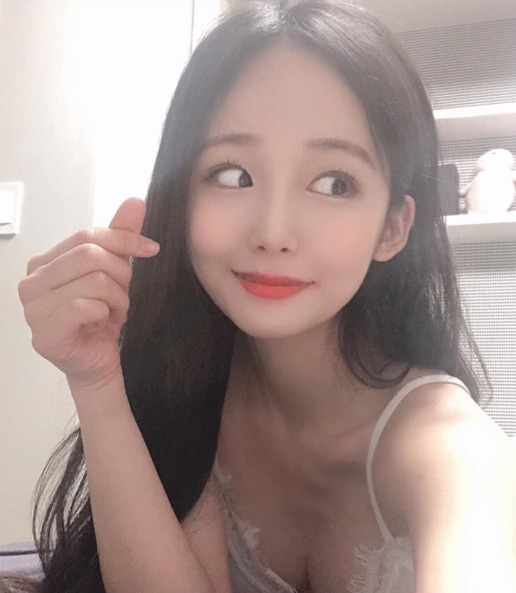 苏州小学妹极品嫩B毛还没长齐